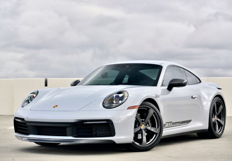 Rent Porsche 911
