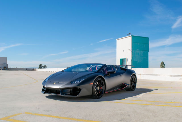 Rent Lamborghini Huracán EVO Spyder