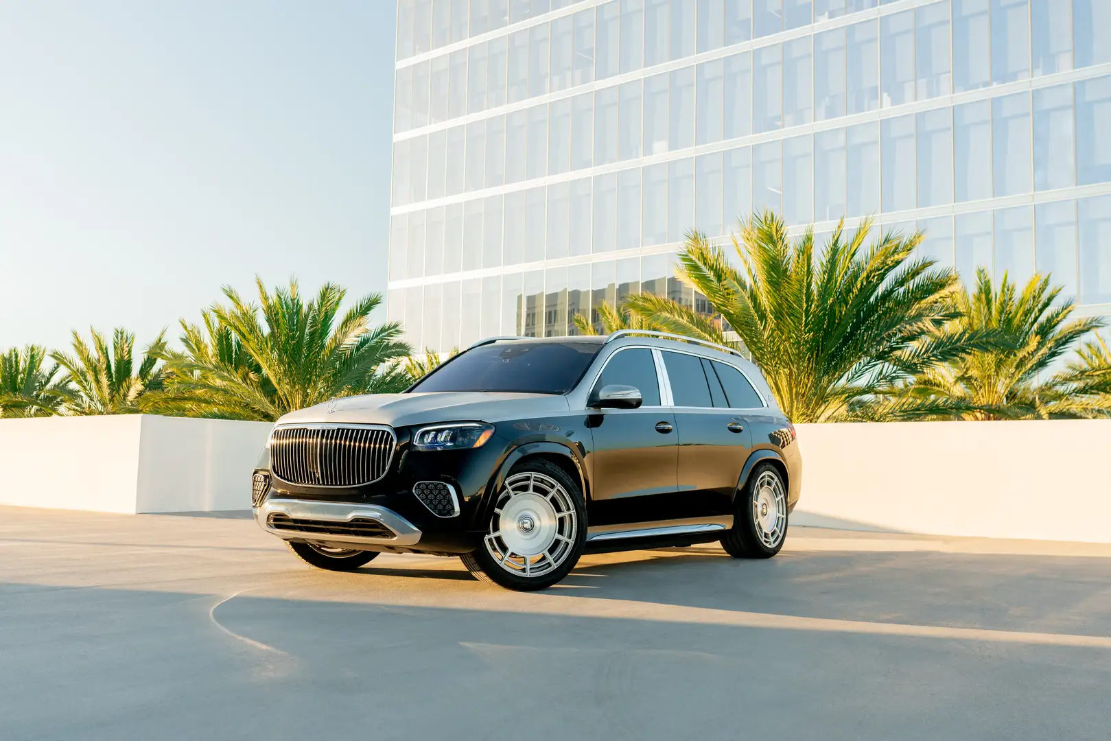 Rent Mercedes-Maybach GLS 600 Dual-Tone