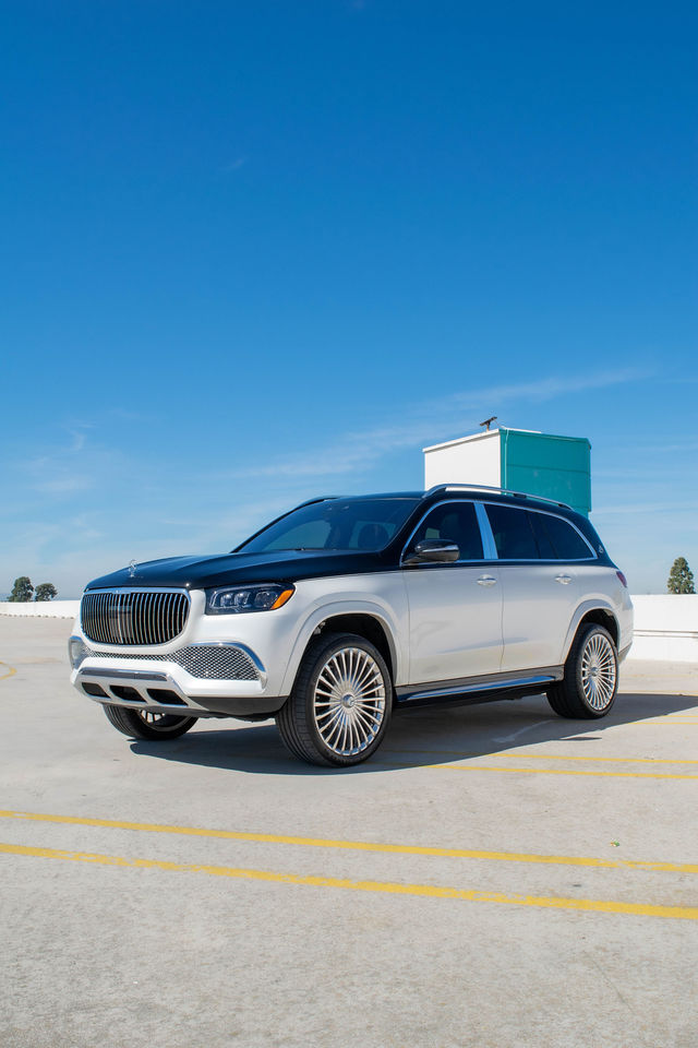 Rent White & Black Mercedes-Maybach GLS 600