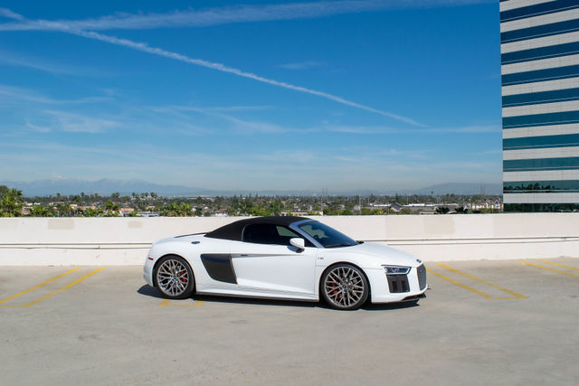 white-audi-r8-v10-spyder-b10e97f3290694de43ebe0e41929638a-large