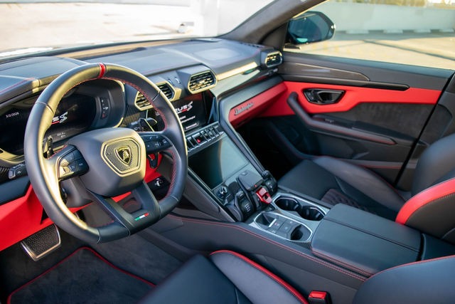 luxury car rental in Los Angeles